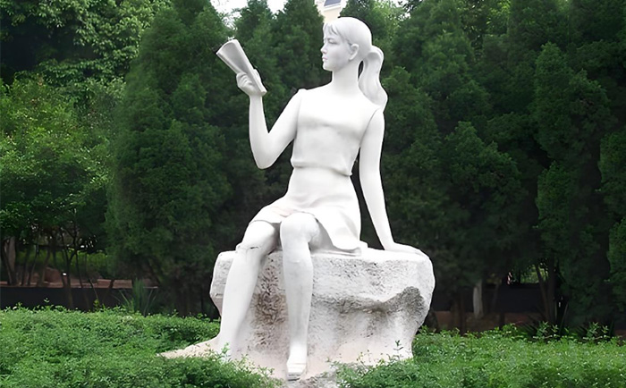 千年匠心，傳世之美——優(yōu)藝雕塑定制人物石雕藝術(shù)