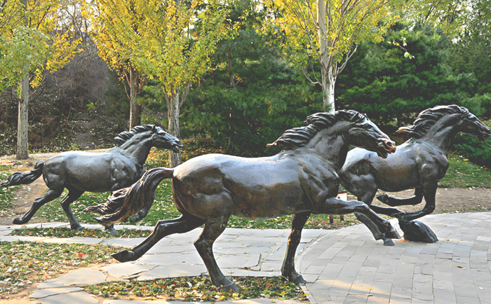 廣場(chǎng)銅馬雕塑——駿馬奔騰 ，鑄就永恒